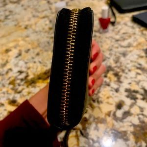 COPY - Tory Burch wallet .